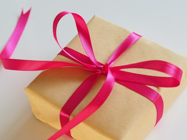 What Kind of Business Gifts Do People Actually Keep and Use